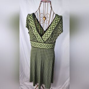 Vintage V~neckline Dress Easy To Pack In Your Suitcase!
